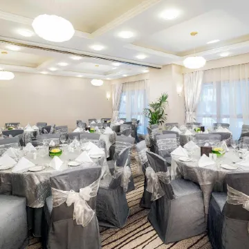 Majlis Grand Mercure Residence Abu Dhabi Отели рядом с достопримечательностью «Торговый центр Abu Dhabi Mall»