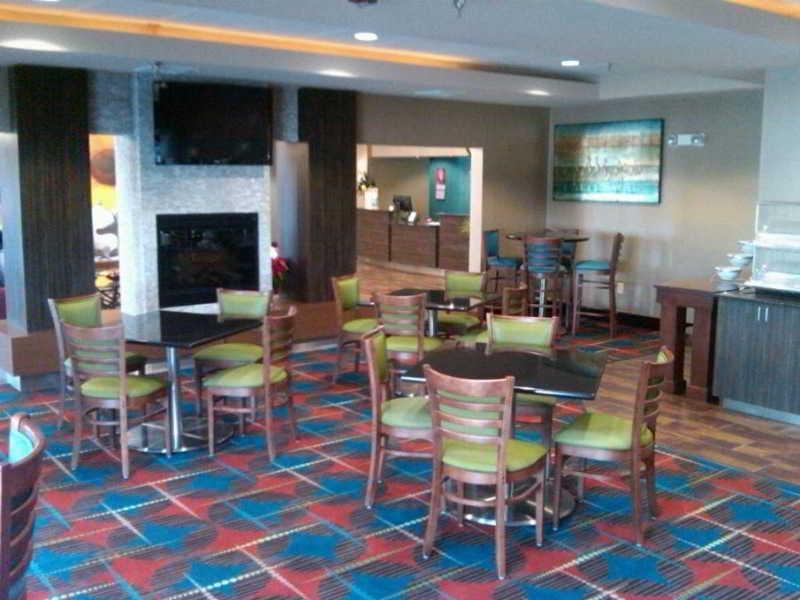 Holiday Inn Express & Suites Junction City