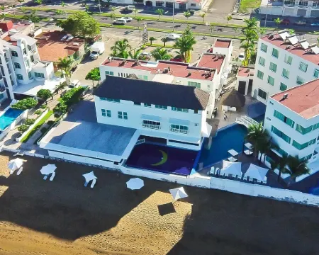 Best Western Plus Luna del Mar โรงแรมในมานซานีโย