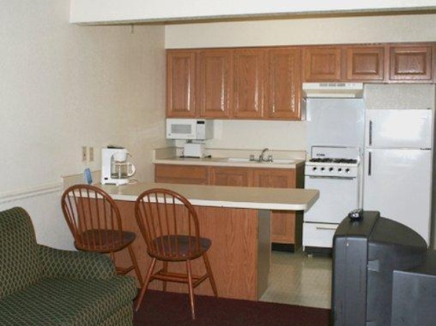 Oaktree Inn and Suites