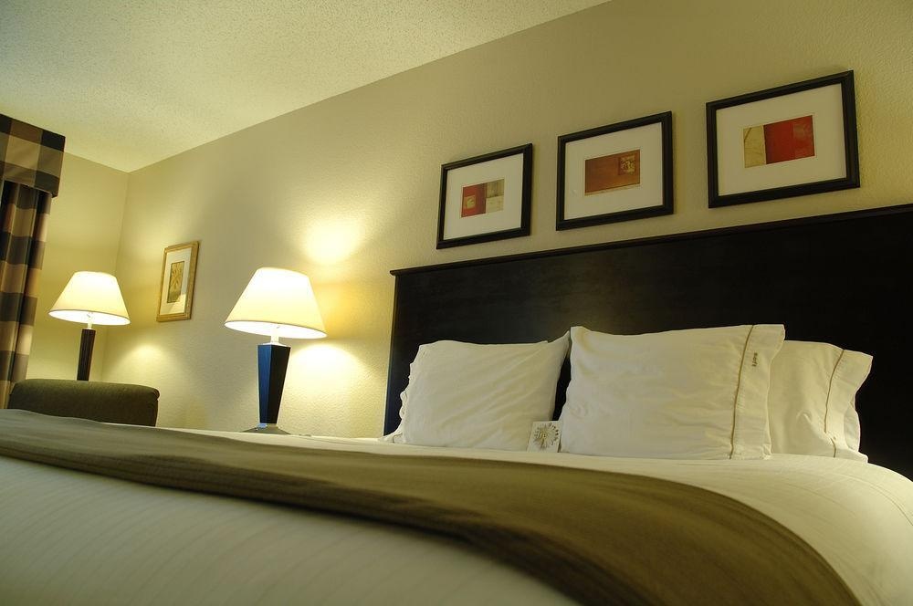 Holiday Inn Express Hotel & Suites Fort Worth Southwest I-20, an Ihg Hotel