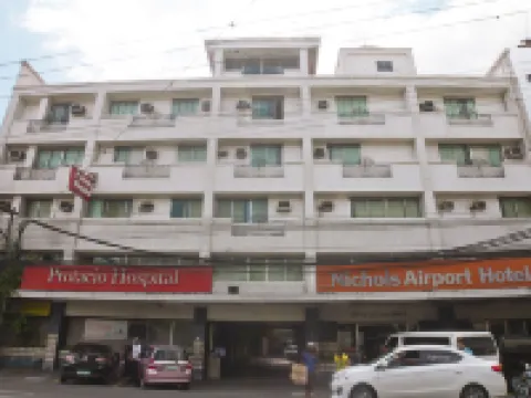 โรงแรมนิโคลส์แอร์พอร์ต โรงแรมในปารานาคิว