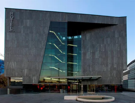 NH Madrid Las Tablas Отели рядом с достопримечательностью «Faunia»