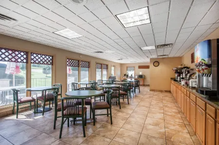 Quality Inn West Отели в г. Брэнсон