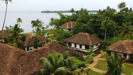 Deshadan Backwater Resort - the Best Sunrise View Отели в г. Мухамма