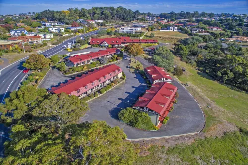 Village Family Motor Inn - Motels