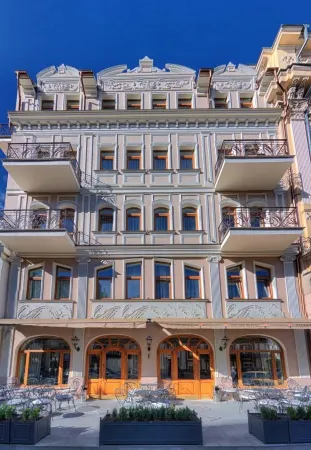 Boutique Hotel Palais Royal Отели рядом с достопримечательностью «Храм святого апостола Луки»