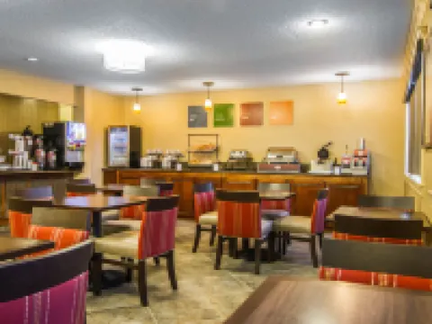 クオリティ  イン  ラストン ラストンのホテル