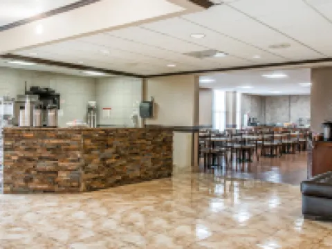 Clarion Inn and Suites Airport Hotels in Cascade