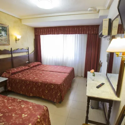 Hotel Reyes Catolicos Hotels in der Nähe von Iglesia de San Julián y Santa Basilisa