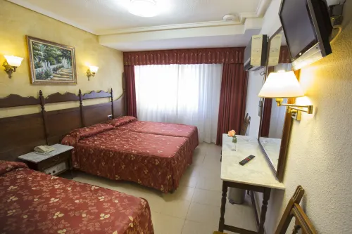 Hotel Reyes Catolicos Hotels in Pedrosillo el Ralo