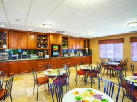 帕索羅布爾斯拉昆塔温德姆套房酒店 帕索羅布爾斯酒店