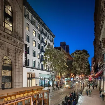 Axiom Hotel Отели рядом с достопримечательностью «Авиакомпания»