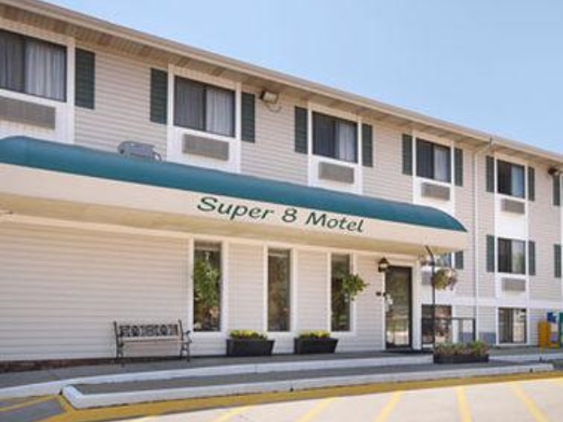 Super 8 by Wyndham Iowa City/Coralville