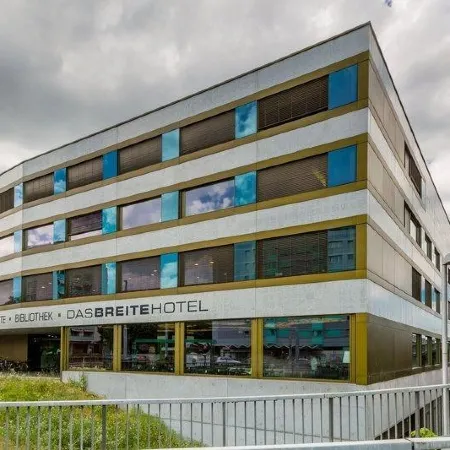 Dasbreitehotel am Rhein