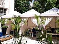 Hotel Chelsea Hotels near Lummus Park