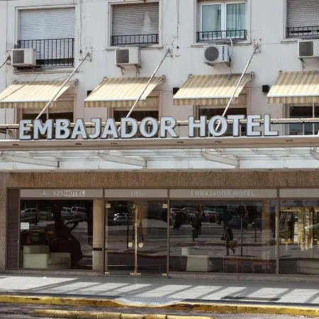 Embajador Hotel Отели рядом с достопримечательностью «Здание Кавана»