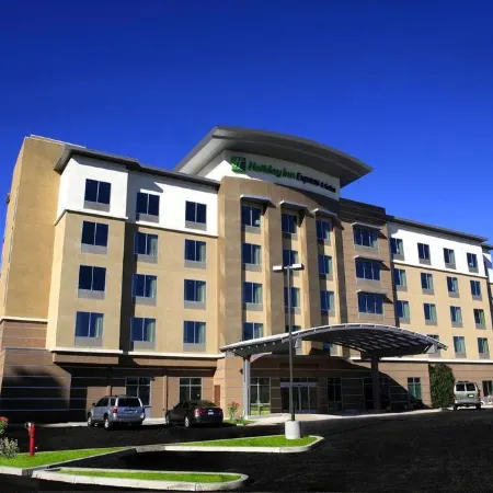 Holiday Inn Express & Suites ANAHEIM RESORT AREA by IHG