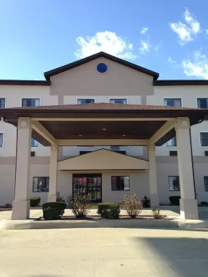 Quality Inn & Suites Salem Near I-57