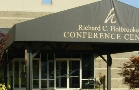 侯珀酒店及理查德C霍爾布魯克會議中心