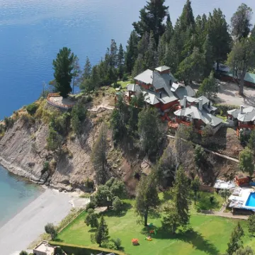 Charming Luxury Lodge & Private Spa Hotels near Serena Bay