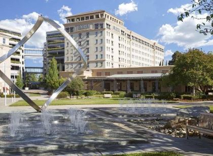 Juniper Hotel Cupertino, Curio Collection by Hilton