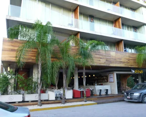 Be Playa Hotel Boutique & Rooftop Bar Отели рядом с достопримечательностью «Пляжный клуб Kool»