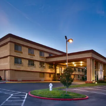 Best Western Plus Orchid Hotel Suites