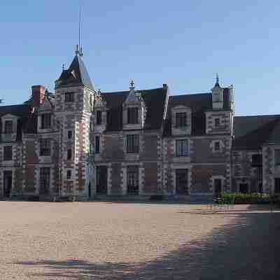 Chateau de Jallanges Hotel Exterior