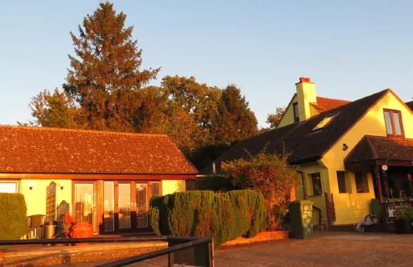 伽斯菲爾德湖畔安尼克斯汽車旅館