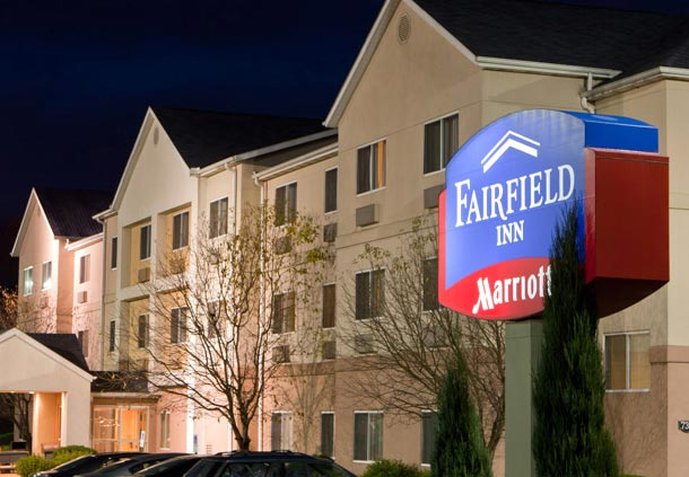 Fairfield Inn and Suites by Marriott Youngstown Austintown