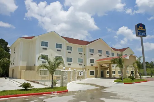 Best Western Cleveland Inn  Suites - Parkplatz