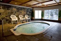 The Rundlestone Lodge - Bathtub