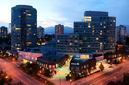 Hilton Vancouver Metrotown Отели рядом с достопримечательностью «Университет Саймона Фрезера»