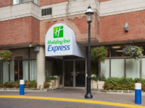 ฮอลิเดย์ อินน์ เอ็กซ์เพรส โตรอนโต - ดาวน์ทาวน์ บาย IHG โรงแรมใกล้Four Seasons Centre for the Performing Arts