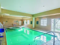 La Quinta Inn & Suites by Wyndham Lindale - Pools