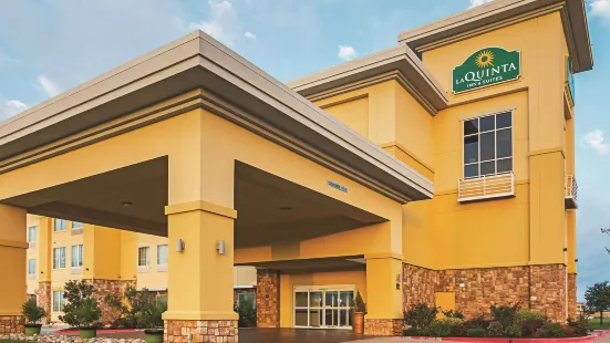 La Quinta Inn & Suites by Wyndham Ft. Worth - Forest Hill TX