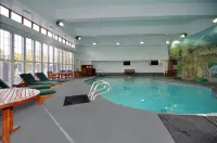 Lakeside Lodge and Suites - Pools