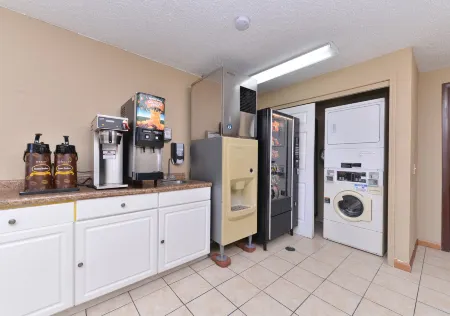 Days Inn by Wyndham Waukegan Отели в г. Уокиган