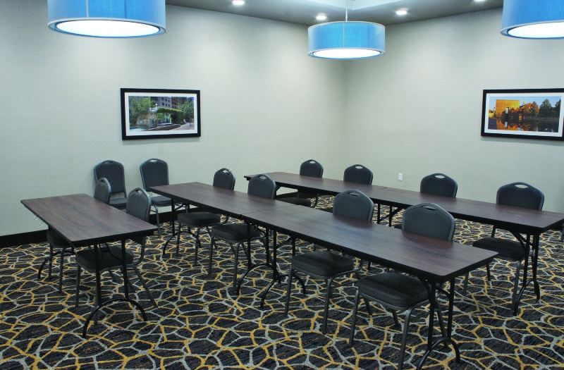 La Quinta Inn & Suites by Wyndham Tulsa Broken Arrow photo 5