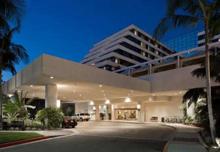 Renaissance Newport Beach Hotel Отели рядом с Аэропорт Джона Вэйна