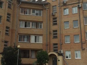 Apartment on Lazarenki
