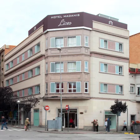 Hotel Madanis Liceo Отели рядом с достопримечательностью «Железнодорожный вокзал Пеу-дель-Фуникулар»