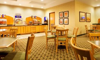 Holiday Inn Express & Suites Iron Mountain