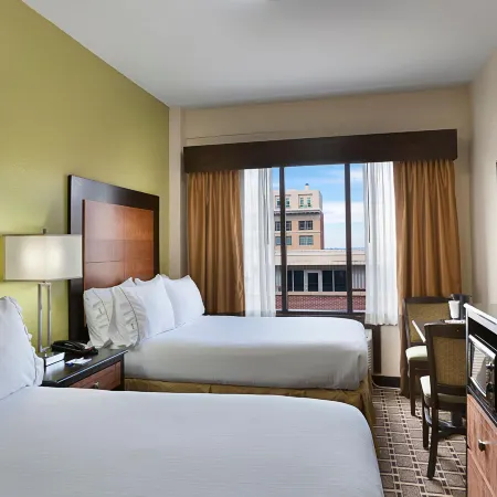 Holiday Inn Express & Suites ATLANTA DOWNTOWN by IHG Отели рядом с достопримечательностью «Театр «Табернакл»»