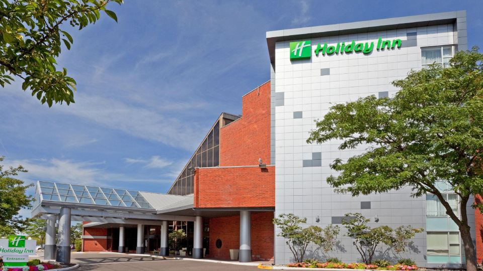 Holiday Inn OAKVILLE (CENTRE) by IHG