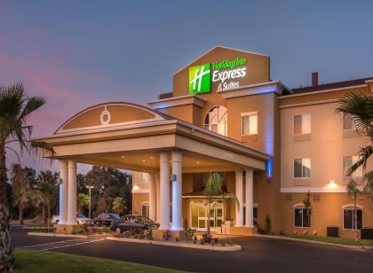 Holiday Inn Express & Suites Red Bluff-South Redding Area