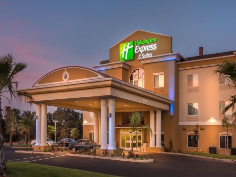 Holiday Inn Express & Suites Red Bluff-South Redding Area