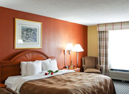 Quality Inn & Suites Cincinnati Sharonville