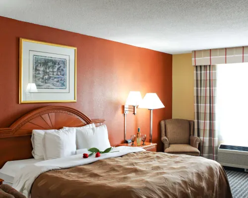 Quality Inn & Suites Cincinnati Sharonville Hotels in Sharonville
